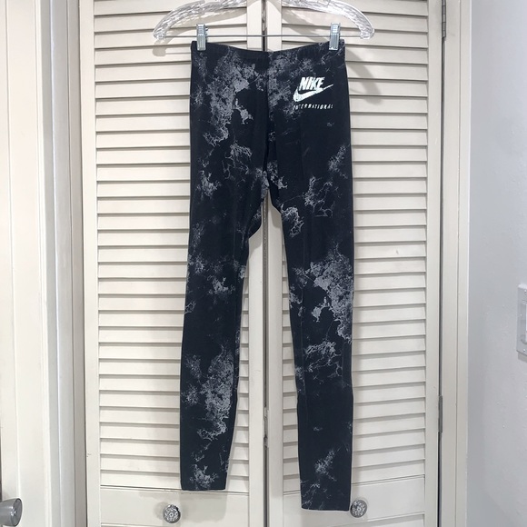 Nike Leggings - Picture 1 of 3